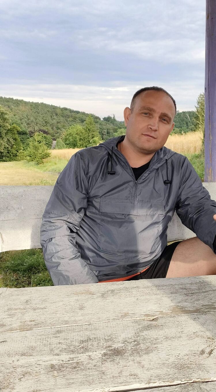 52217168  Anton, 36 ,    
