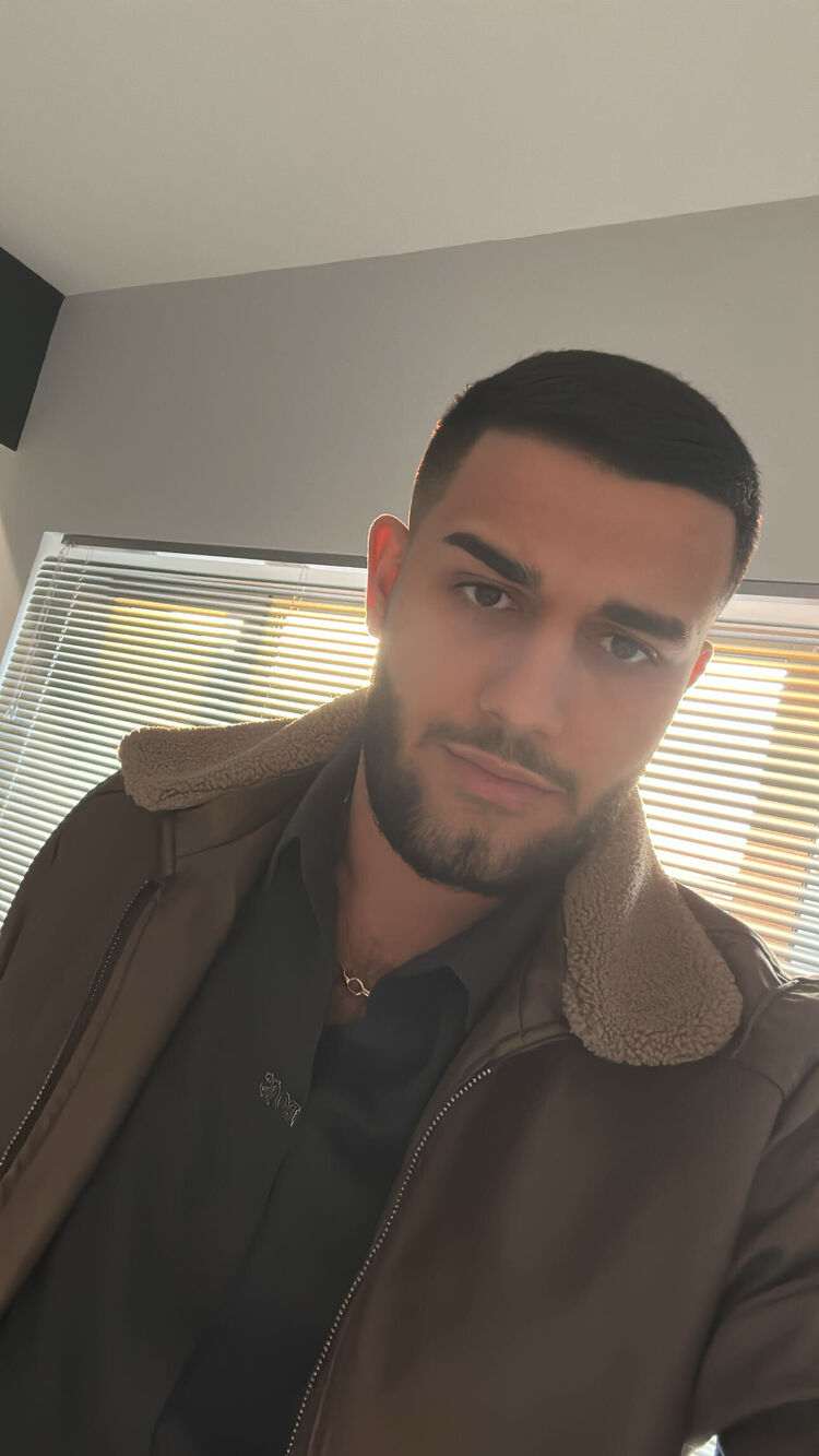  ,   Arman, 25 ,   ,   