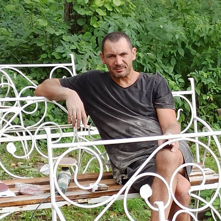  54438158  Vitas, 51 ,    