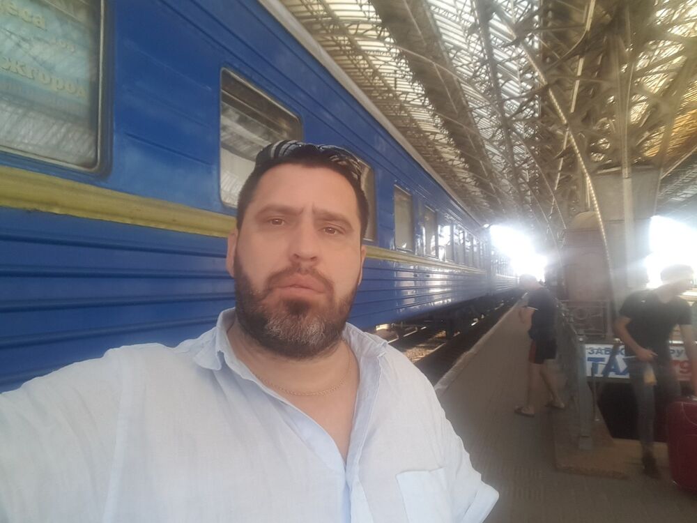  18004658  Aleks, 49 ,    