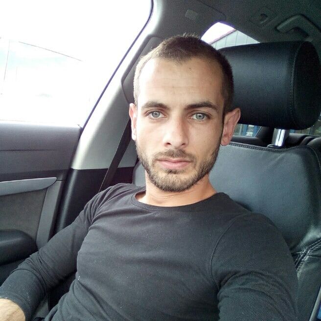  24820498  Roman, 33 ,    Praha