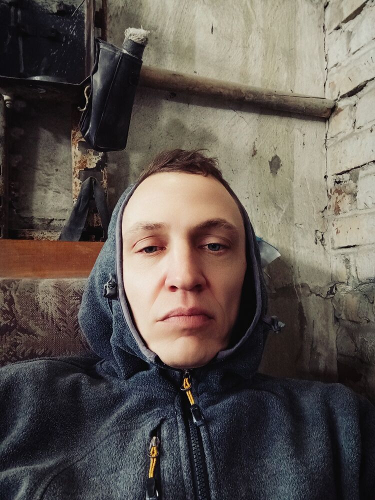  -,   Anton, 38 ,   ,   