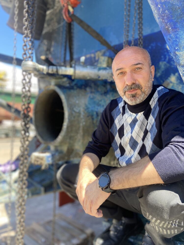  27701478  Hakan, 49 ,    