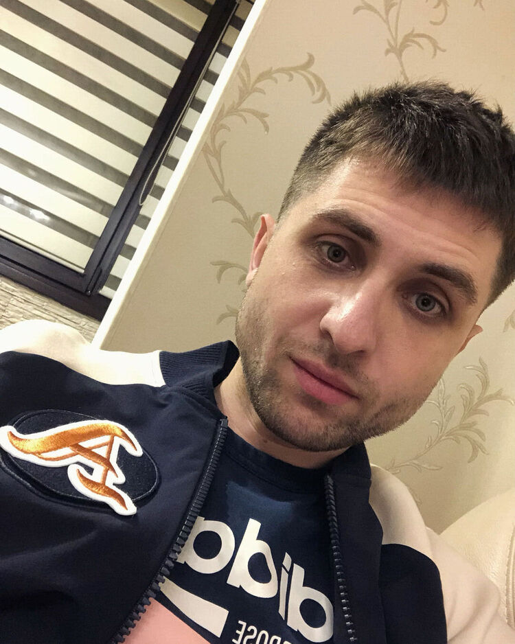  38384718  Vovik, 28 ,    