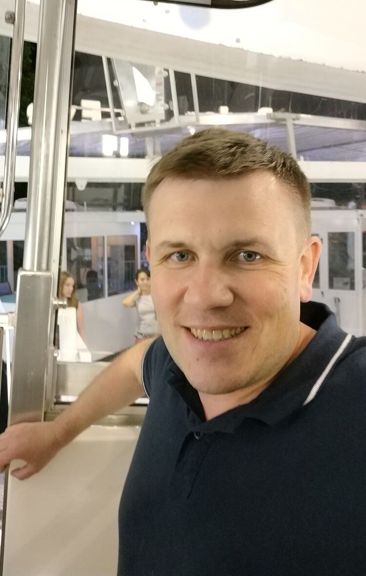  48373038  Andrei, 43 ,    
