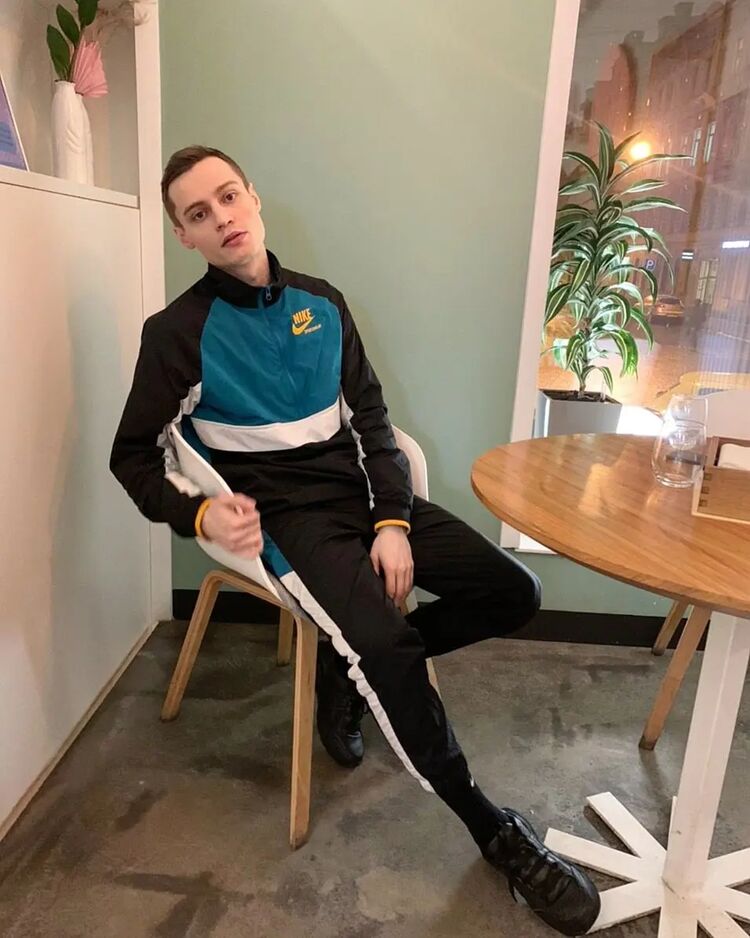  ,   Artem, 28 ,   ,   , c , 