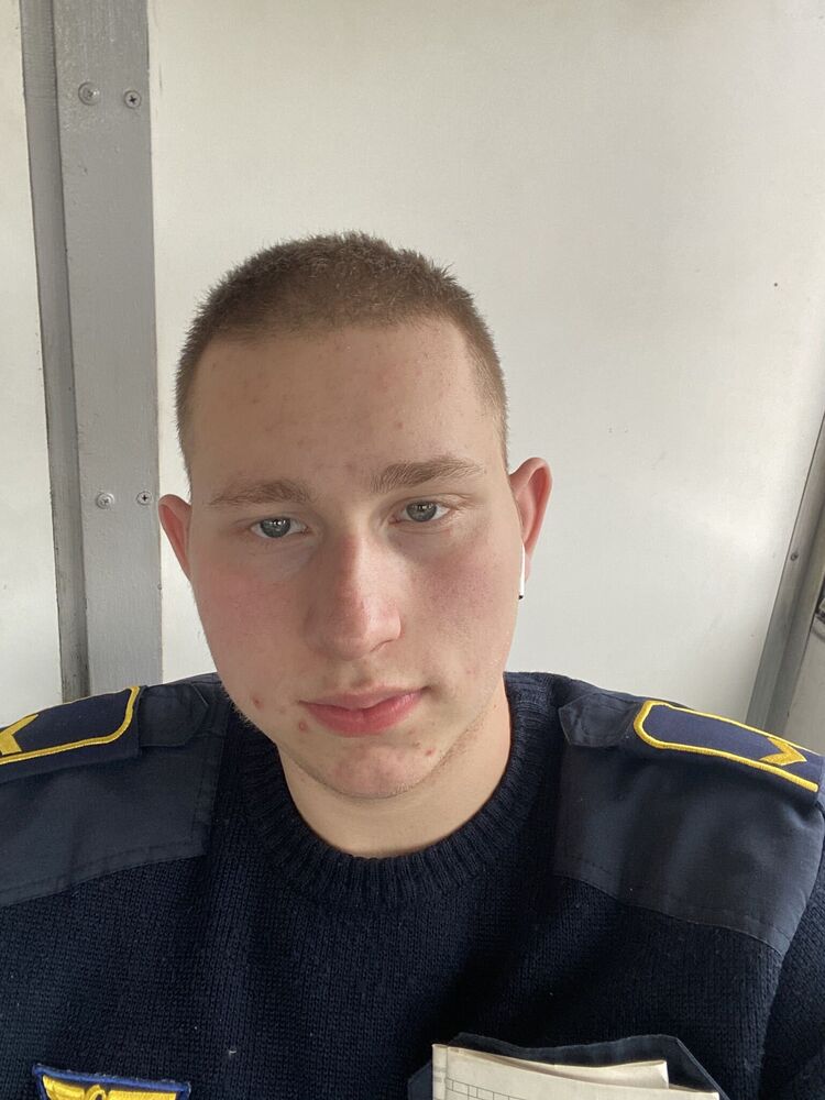  52110808  , 19 ,    