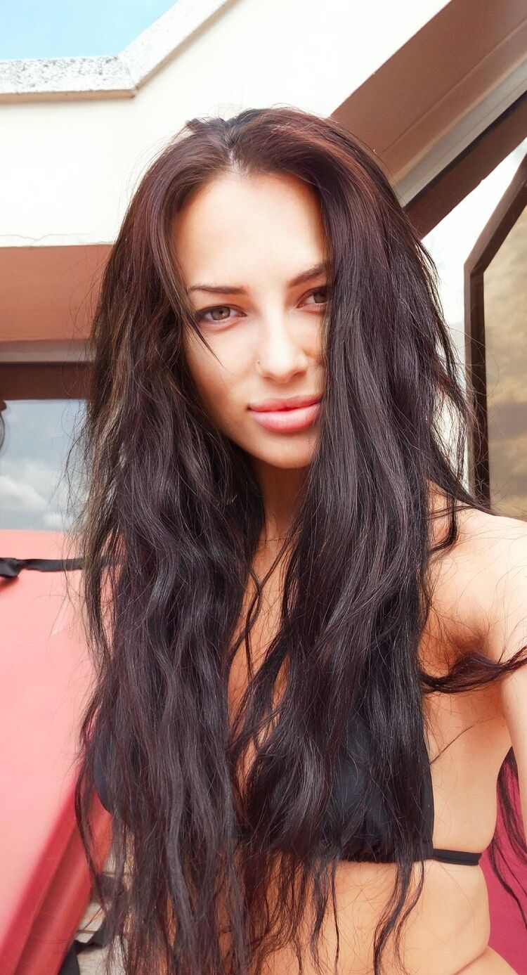  ,   Naya, 32 ,     