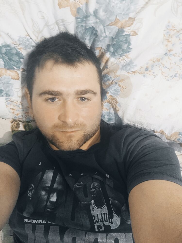  25033248  Dmitri, 32 ,    