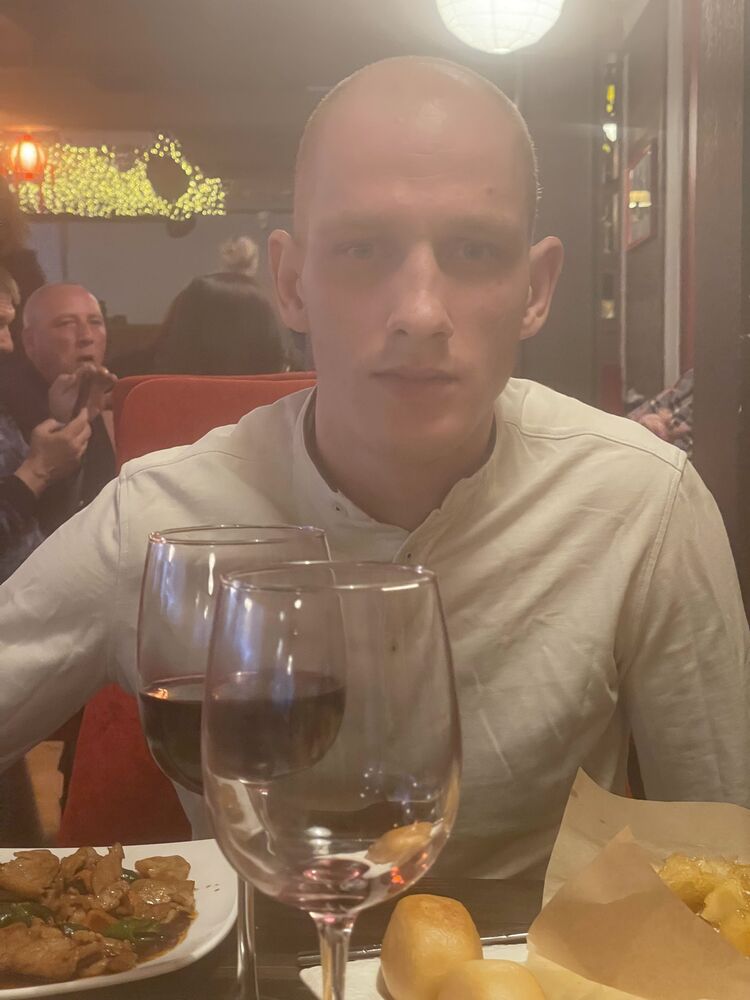 34958228  Viktor, 29 ,    