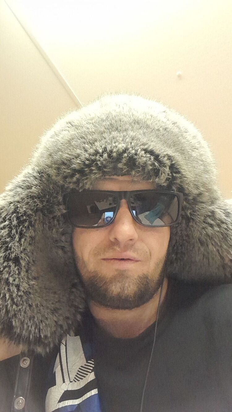  38922378  Vasily, 31 ,    