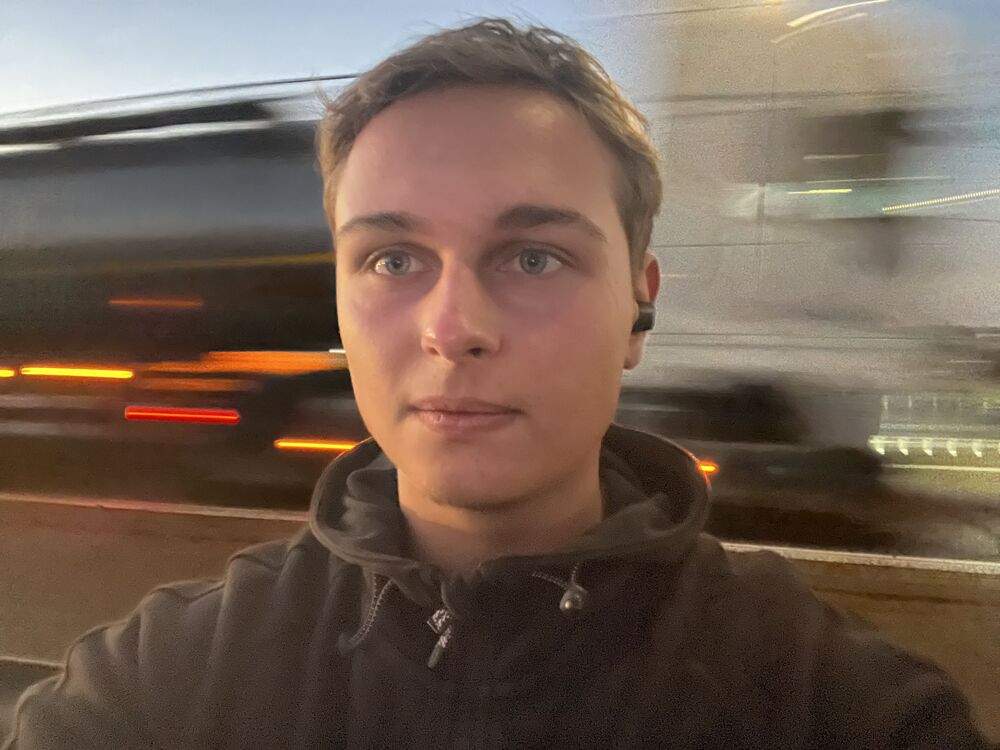 ,   Artem, 18 ,  