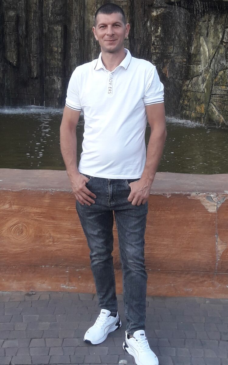  ,   Nik, 41 ,   