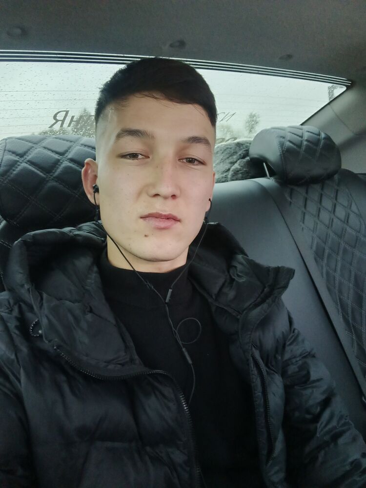  48552618  Aganyaz, 23 ,    