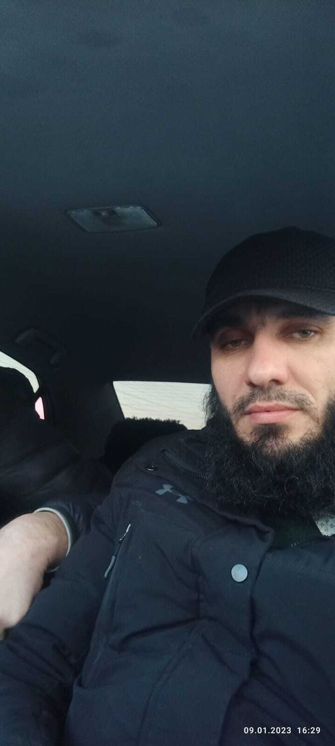  33118518  Zaur, 38 ,    