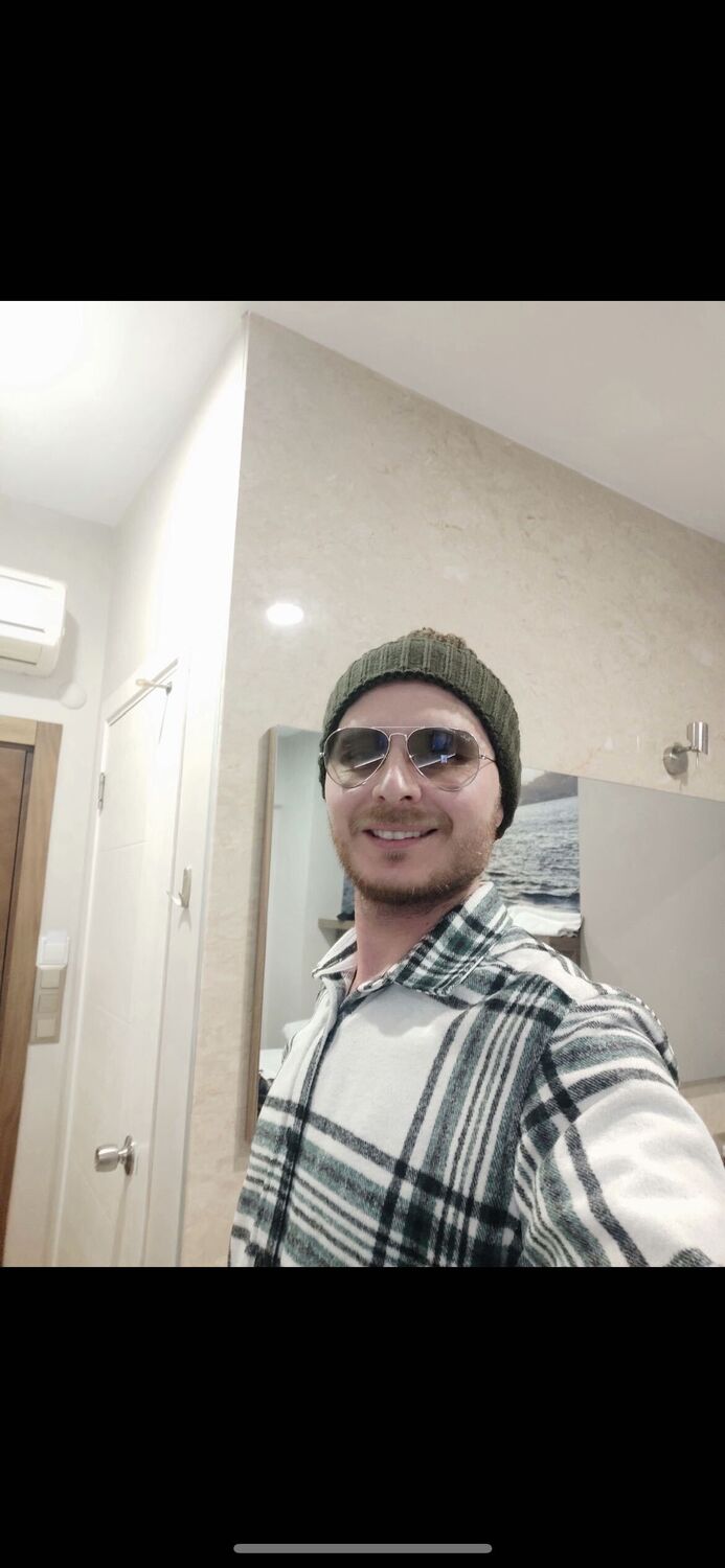  54601658  Burak, 30 ,    