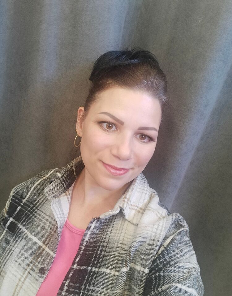  46461488  Elena, 41 ,    