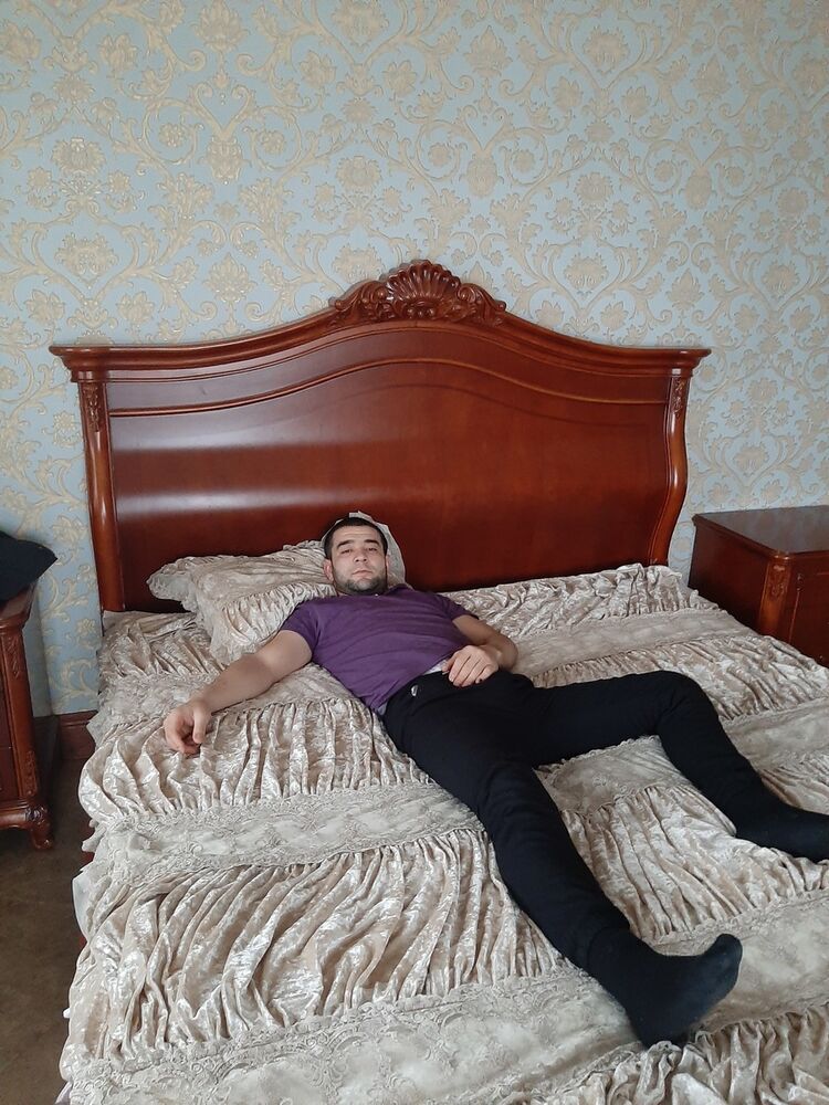  18730518  Alisher, 35 ,    