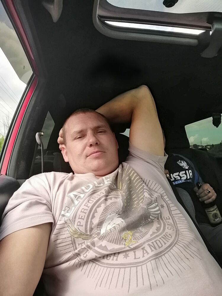  28388038  Alexander, 32 ,    