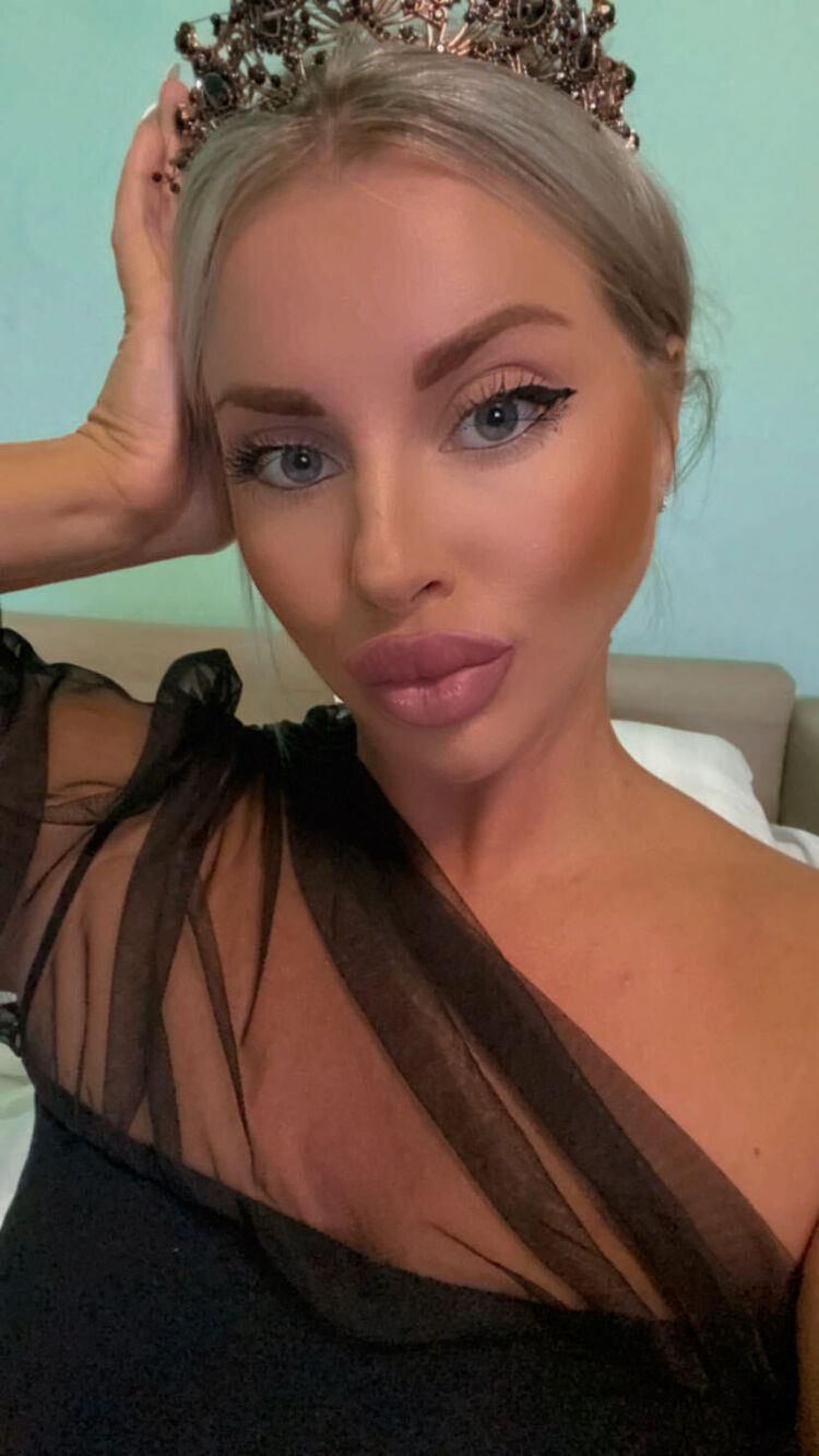  ,   Kari, 32 ,  