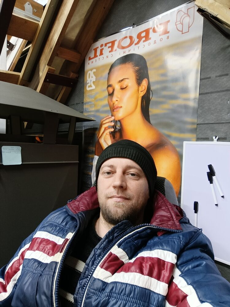  54547258  Andrei, 39 ,    