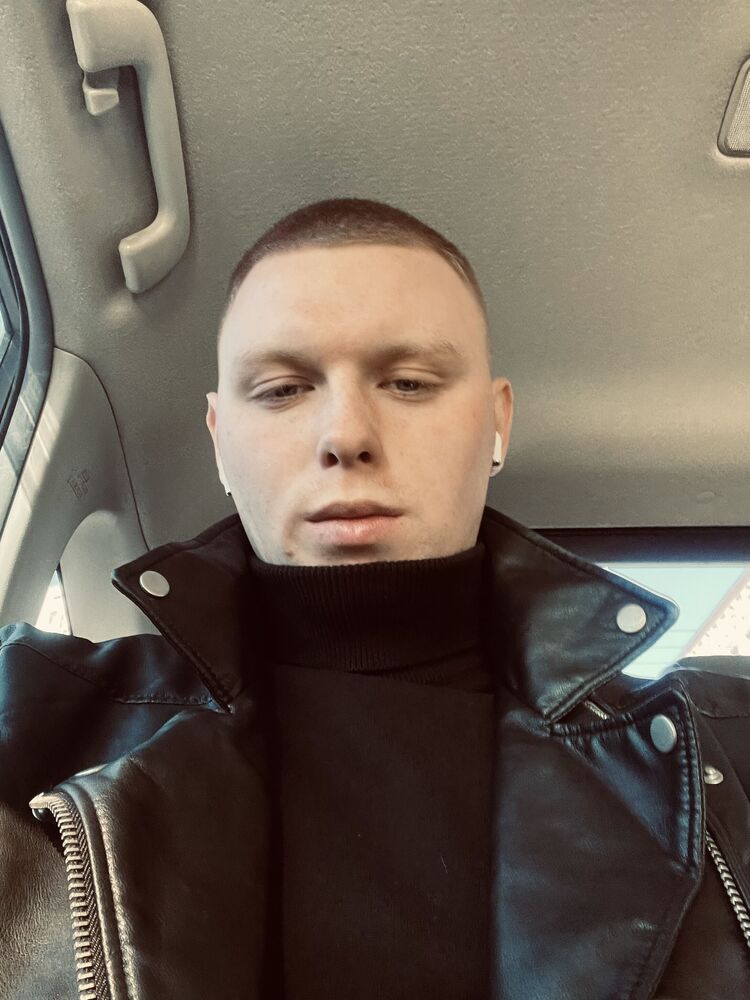  37677268  Vladislav, 24 ,    