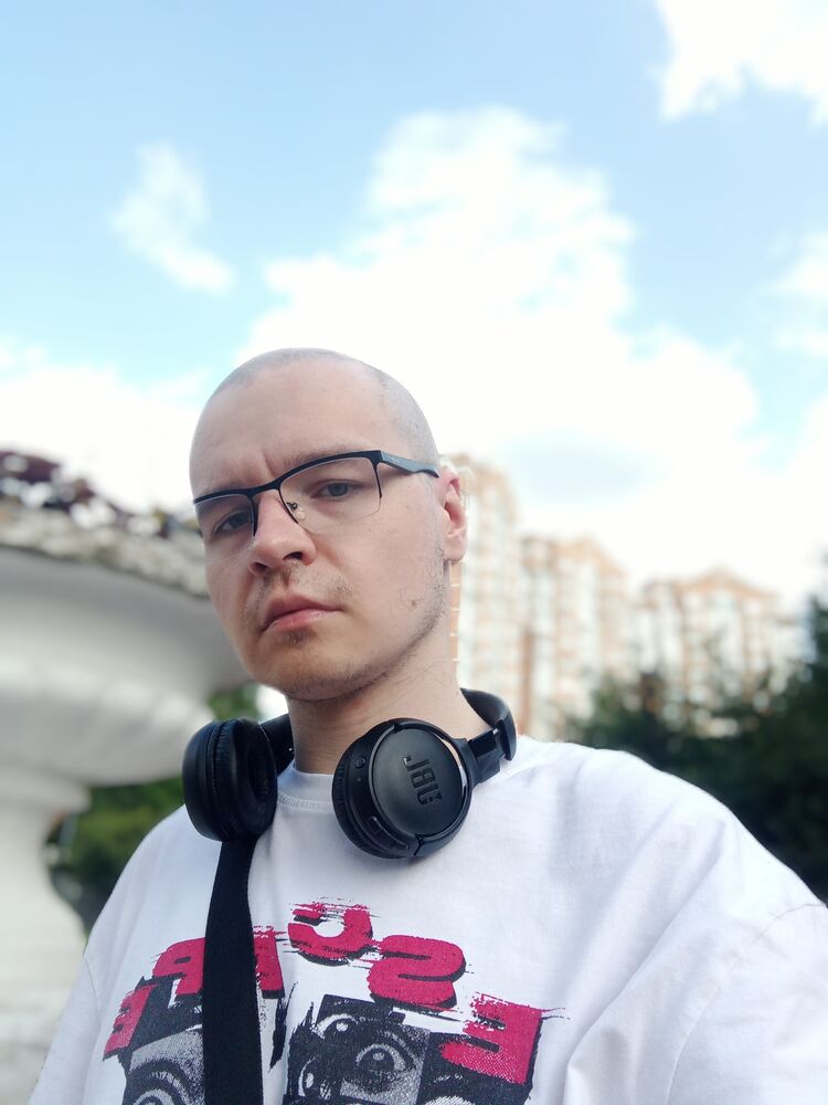  52879938  , 26 ,    