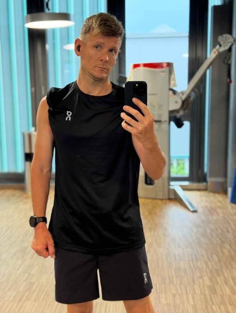  53829778  Sergei, 40 ,    