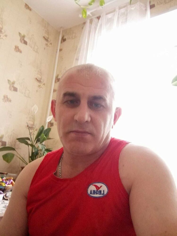  54232038  Kamp Nou, 46 ,    