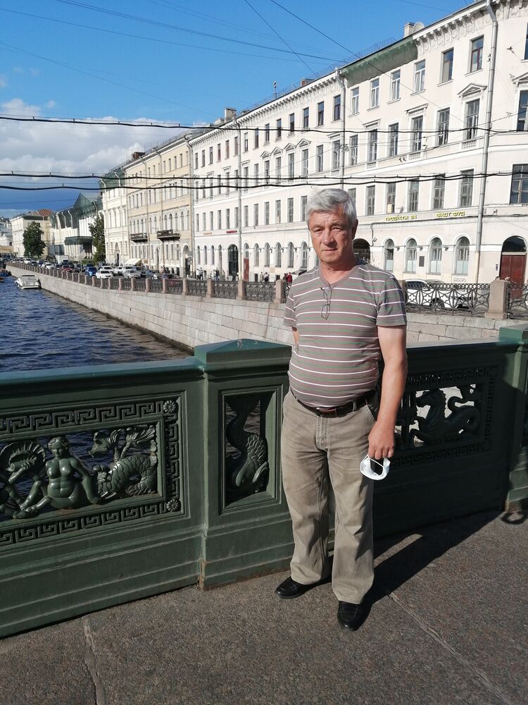  26092598  Alexander, 61 ,    -