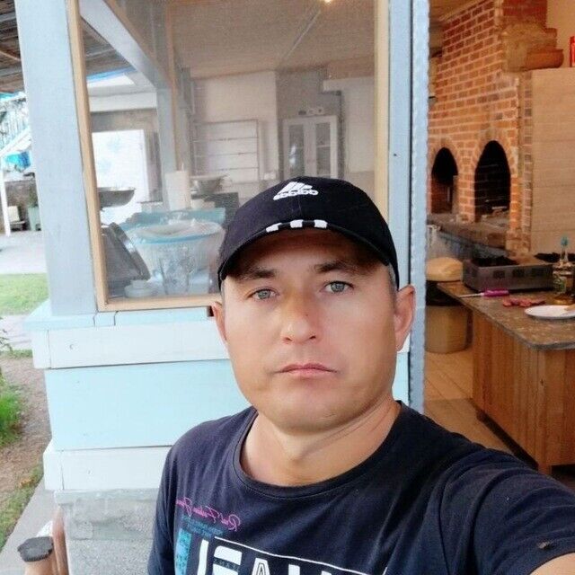  21200938  Yodgor, 41 ,    