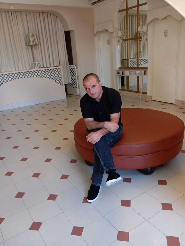  52985118  Dato, 40 ,    