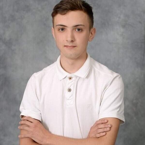  22149428  Vladyslav, 22 ,    