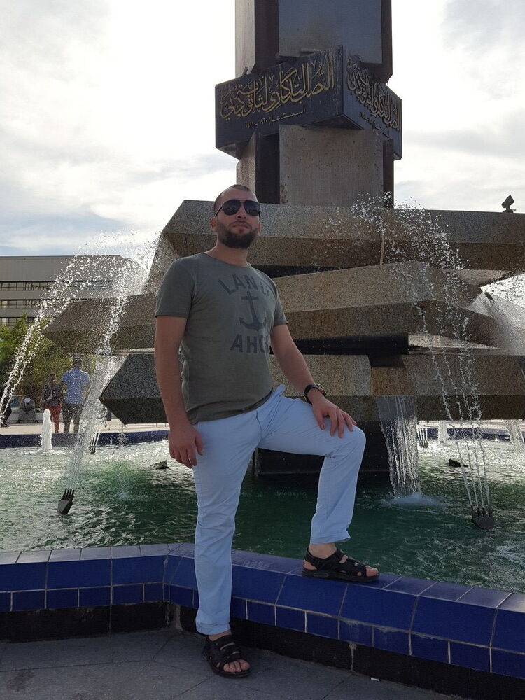  19705428  Ruslan, 39 ,    