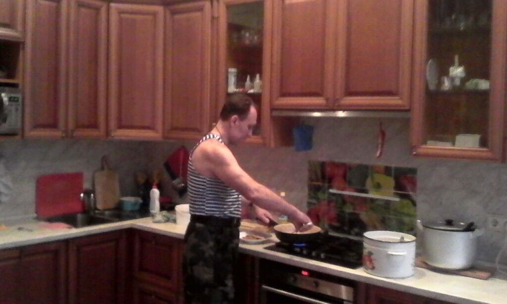  19679368  Andrei, 52 ,    