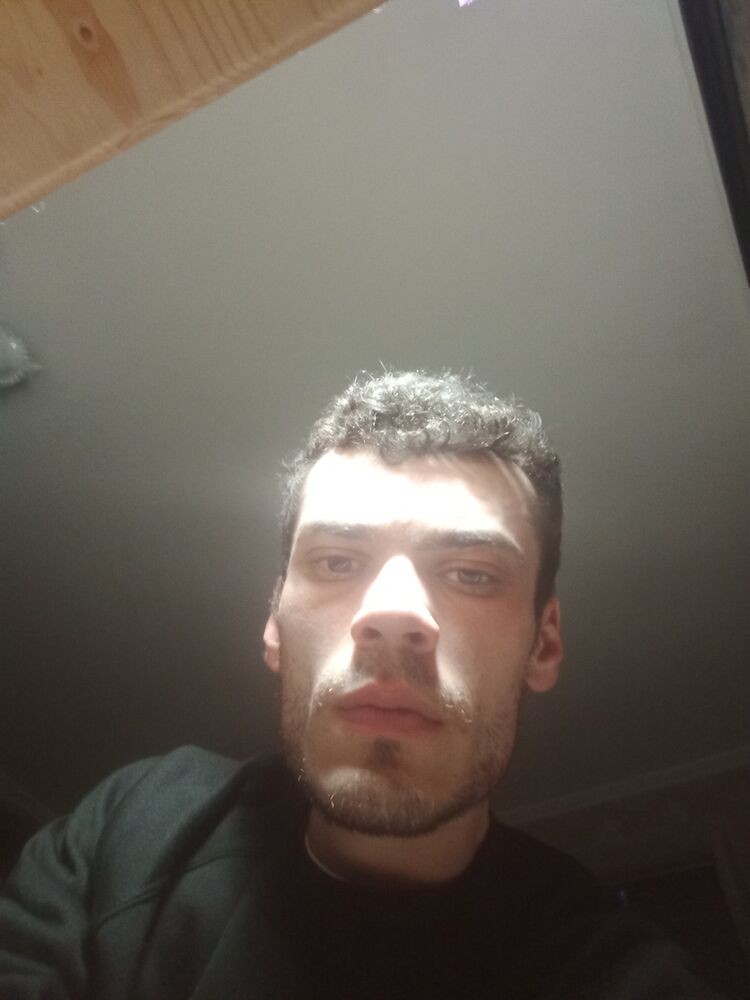  41304988  Robert, 28 ,    