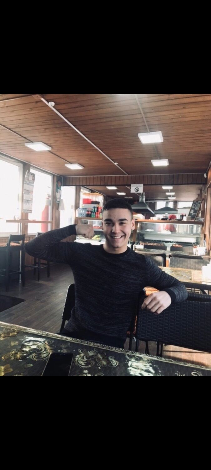  35814208  Anton, 25 ,    