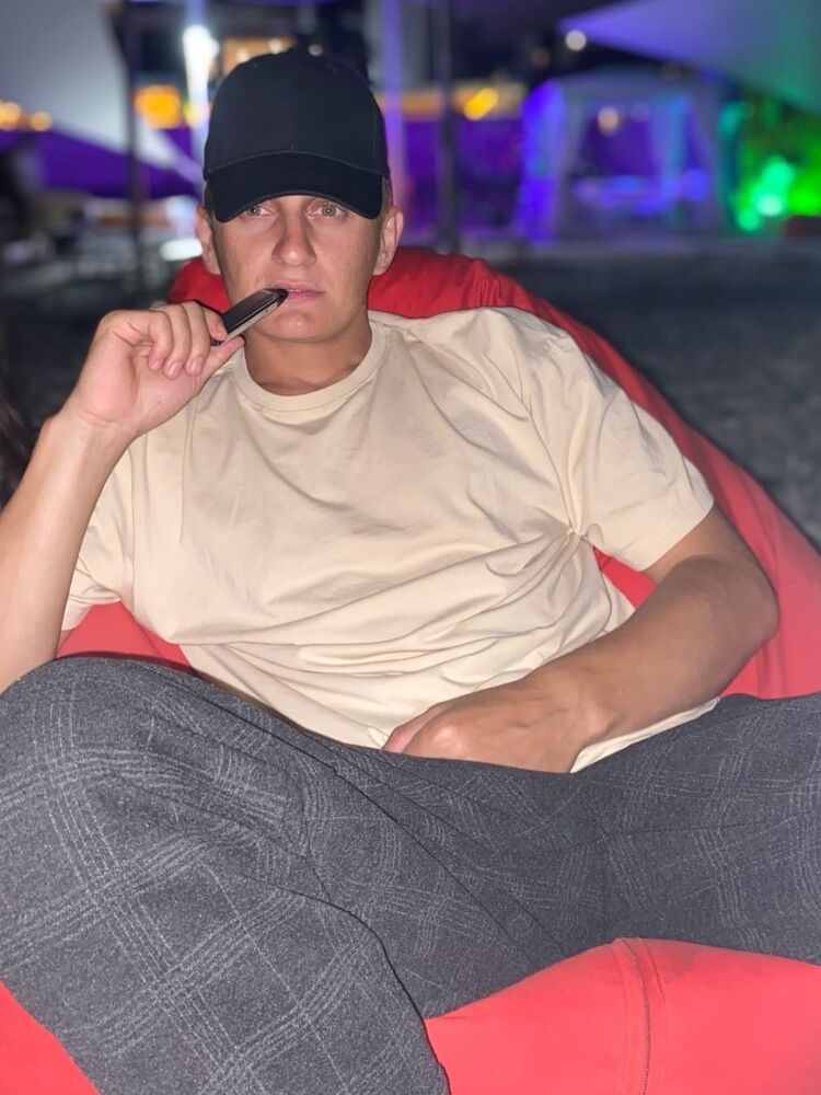  27715408  Maks, 28 ,    