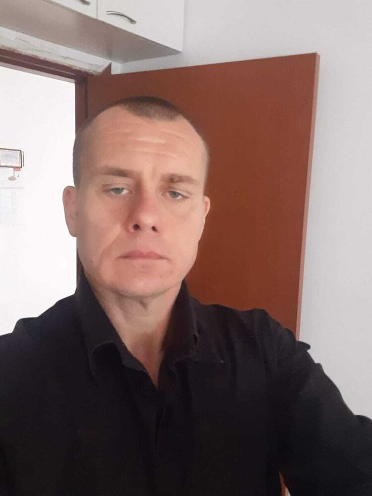  31740568  Giovanni, 48 ,    