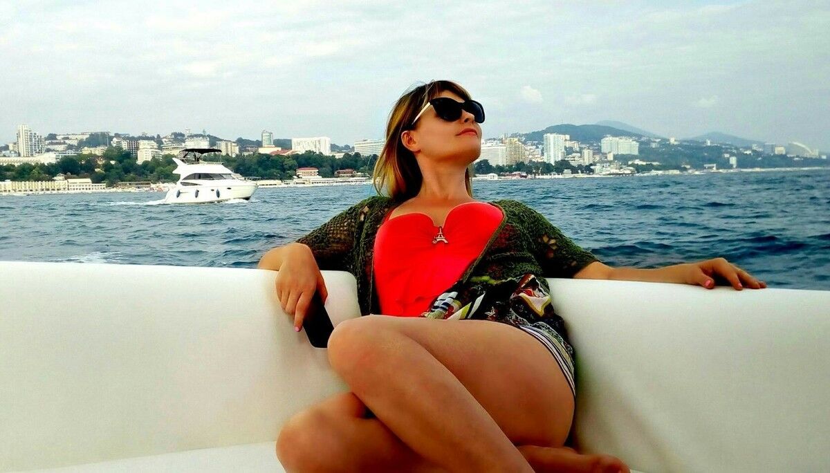  ,   Elena, 41 ,   ,   , c 