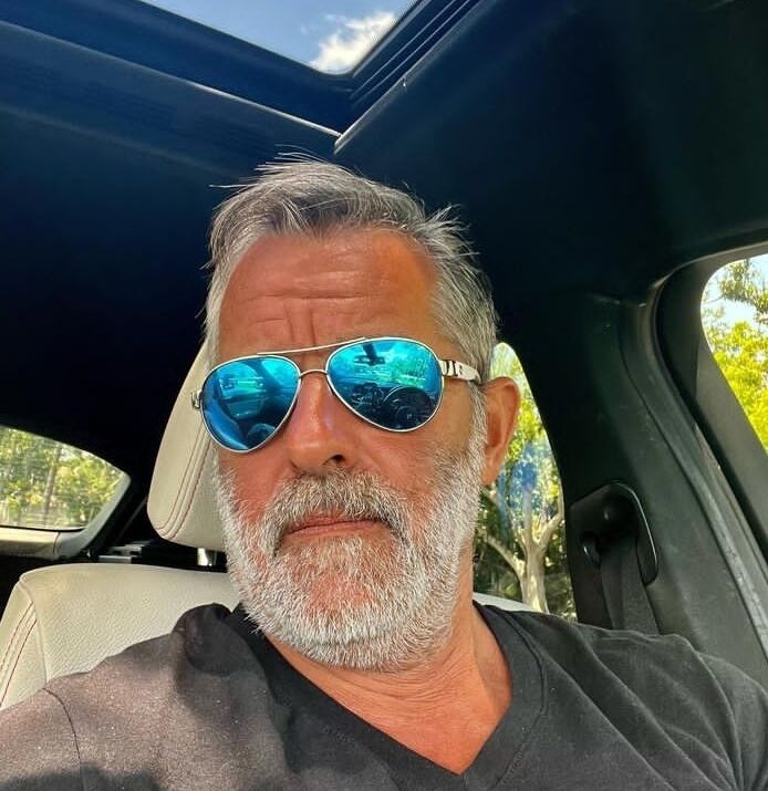  42040118  John Michael, 59 ,    