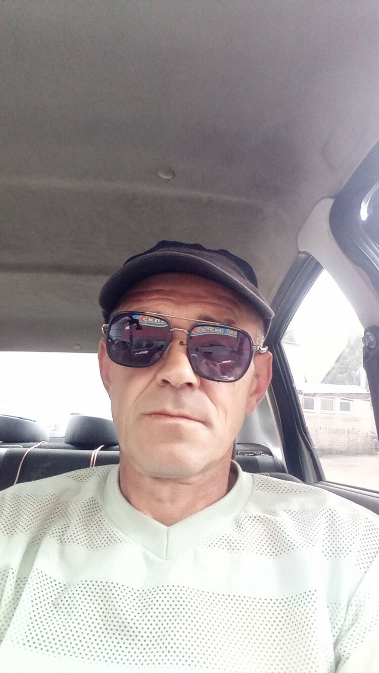  ,   Garry, 52 ,   ,   