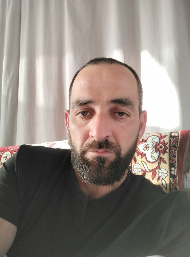  46935038  Qasim, 35 ,    