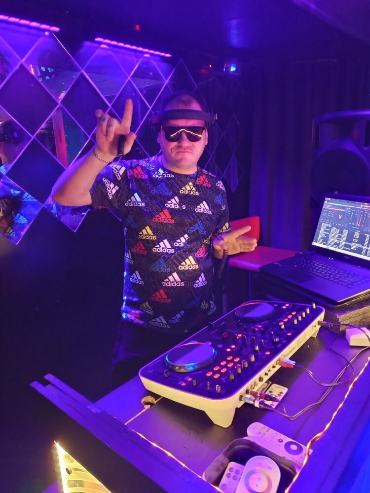  53439868  Dj PozitiFF, 42 ,    -