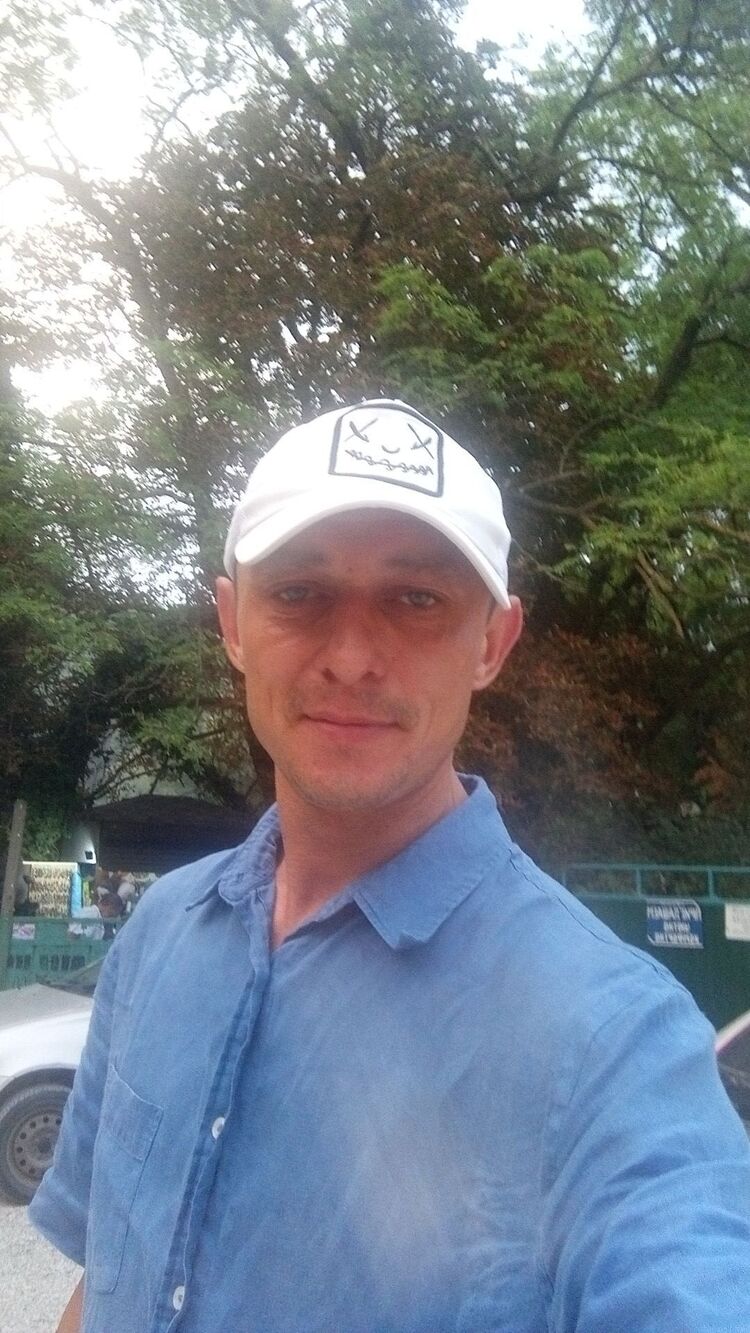  52949878  Greka, 41 ,    -