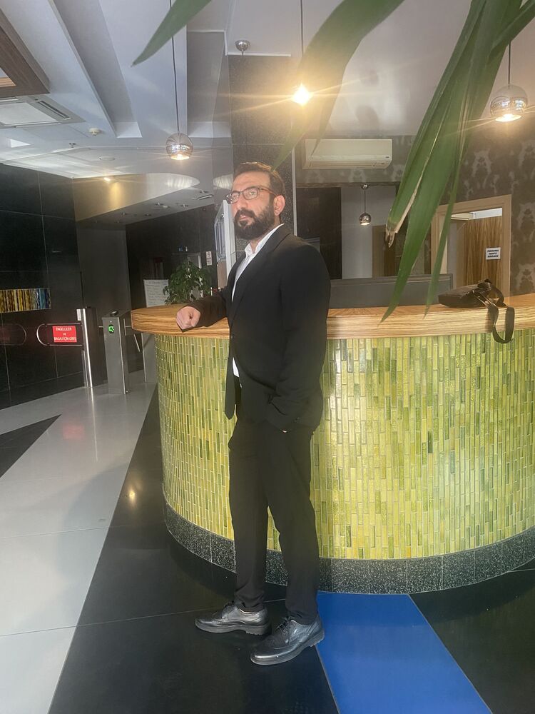  34799128  Mehmet, 40 ,    