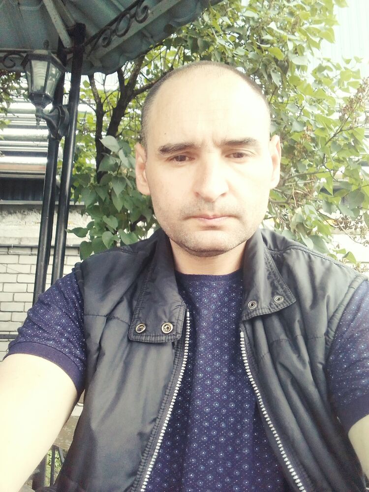  44081658  Viktor, 39 ,    