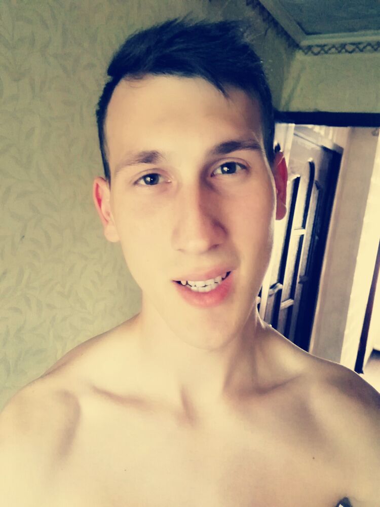  27569928  Artur, 27 ,    