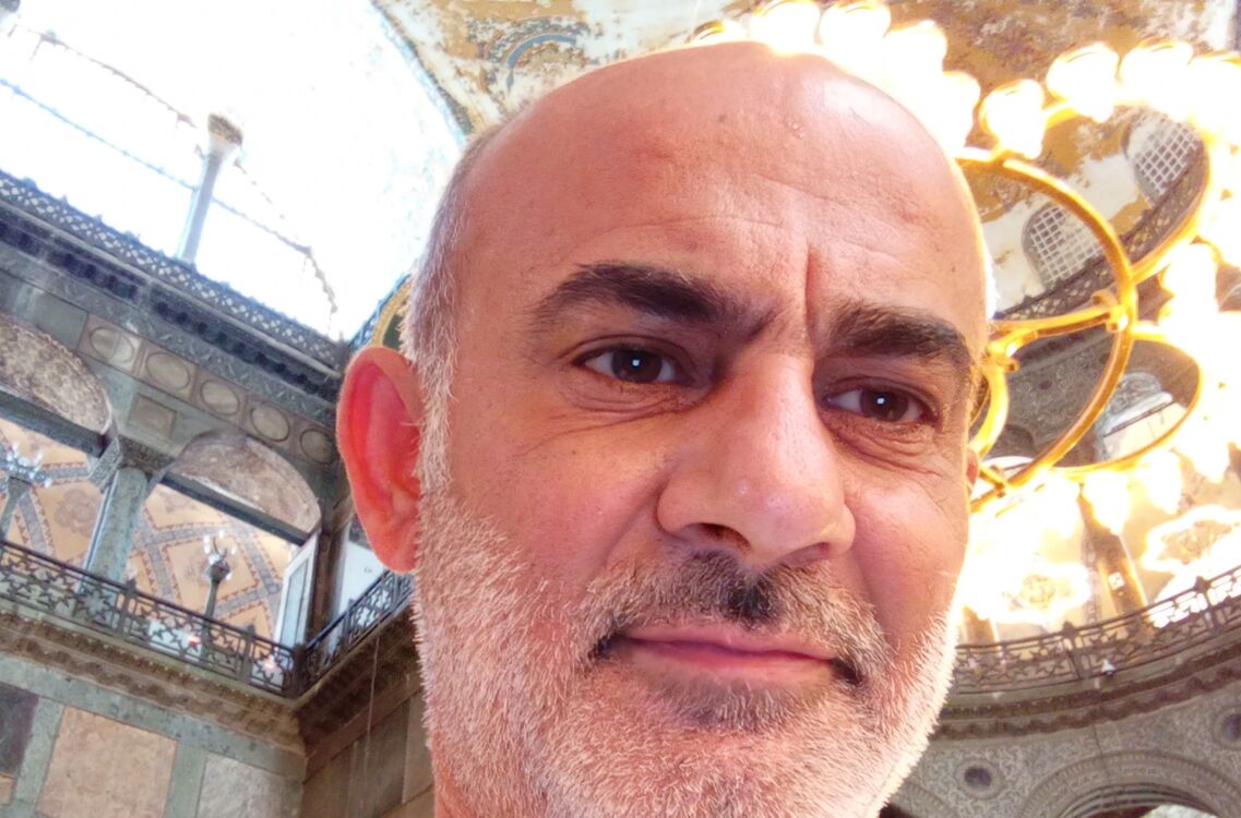  54284818  Tugrul, 54 ,    