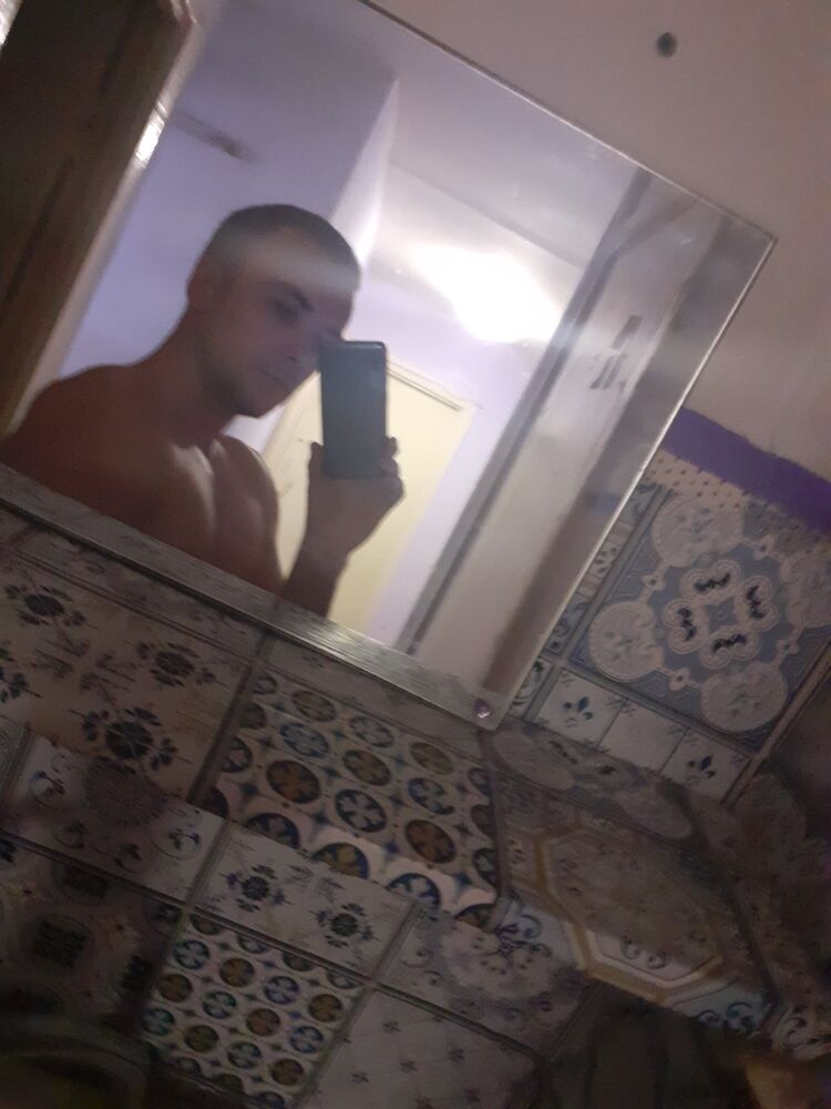  23250278  Nik, 32 ,    